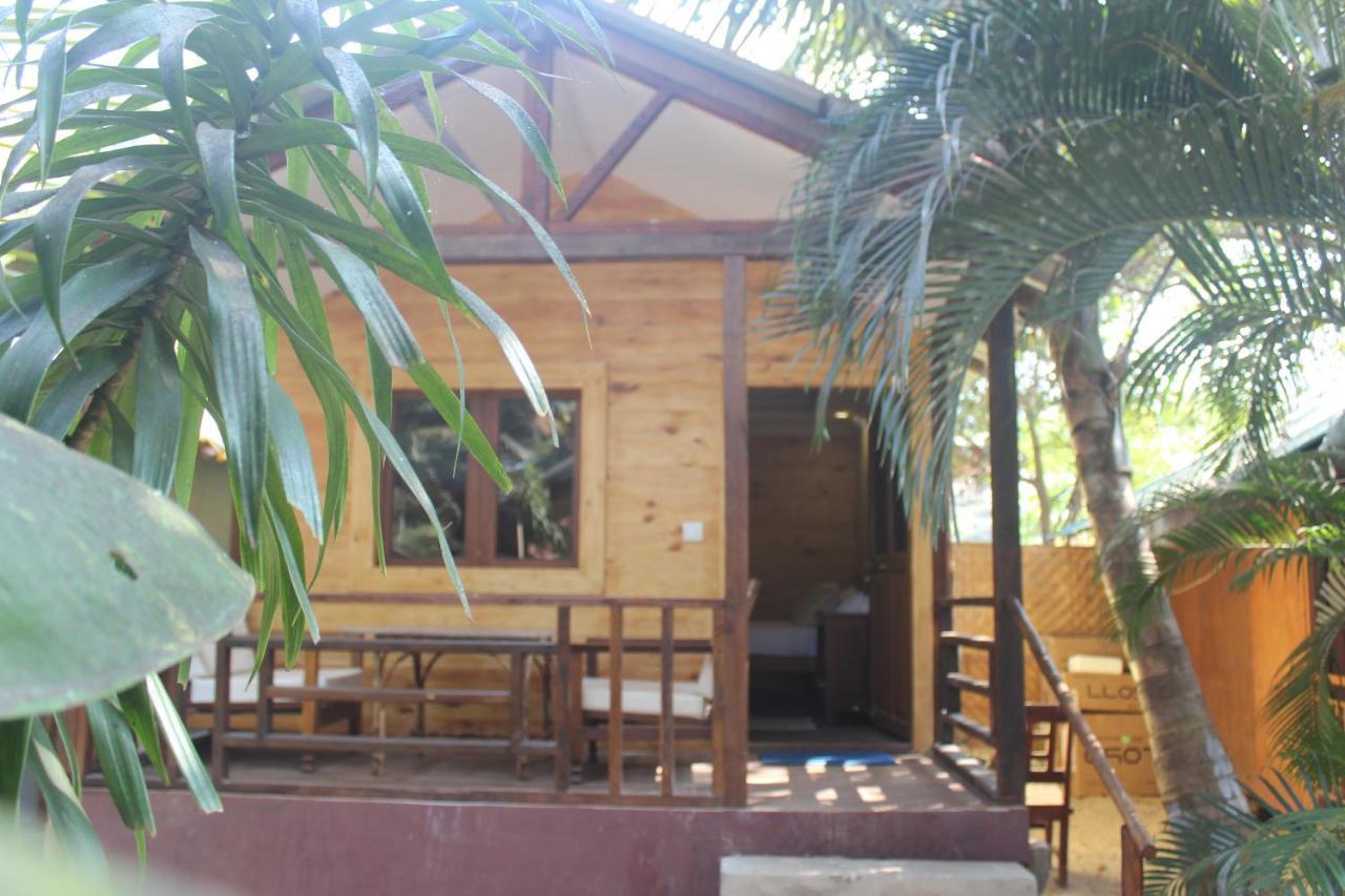 Sea Bird Beach Cafe & Cottages Morjim Exterior foto
